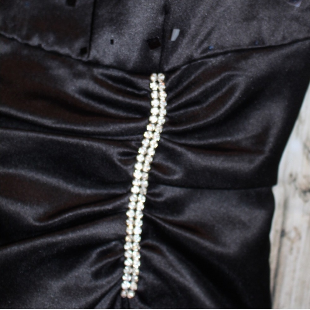 Black Dress - Picture 6 of 8